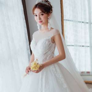 Wedding dress 2017 winter new bride shoulder long tail noble Korean princess was thin and elegant woman
