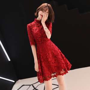 เจ้าสาวขนมปังปิ้งเสื้อผ้า 2018 ใหม่ฤดูใบไม้ร่วงและฤดูหนาวประตูหลังสีแดงสั้นแต่งงานสั้นความกตัญญูกตัญญูชุดกระโปรงหญิง